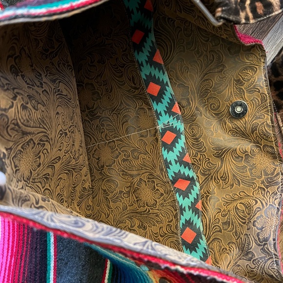 Scrape lined tote. - Picture 3 of 5